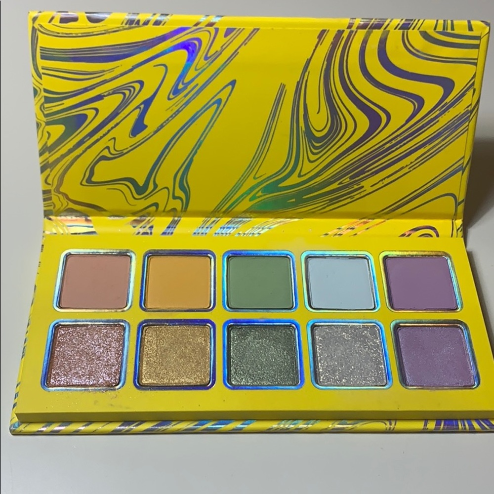 Kylie Jenner “Calm Before the Storm” Eyeshadow